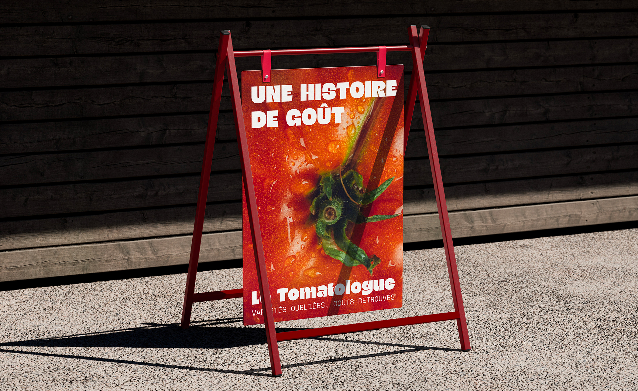 Affiche publicitaire pour le Tomatologue avec le texte "Une histoire de goût" mettant en avant la tomate, avec le sous-titre "Le Tomatologue" et la mention "Variétés oubliées, goûts retrouvés".
